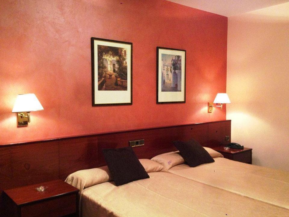 Hotel La Seu Σέου δ' Ουρζέλ Δωμάτιο φωτογραφία